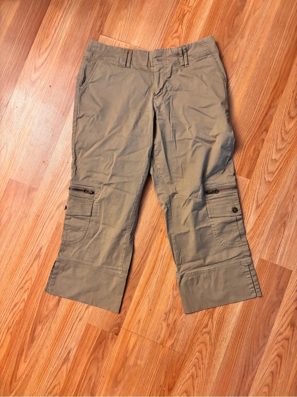 Cargo capri pants